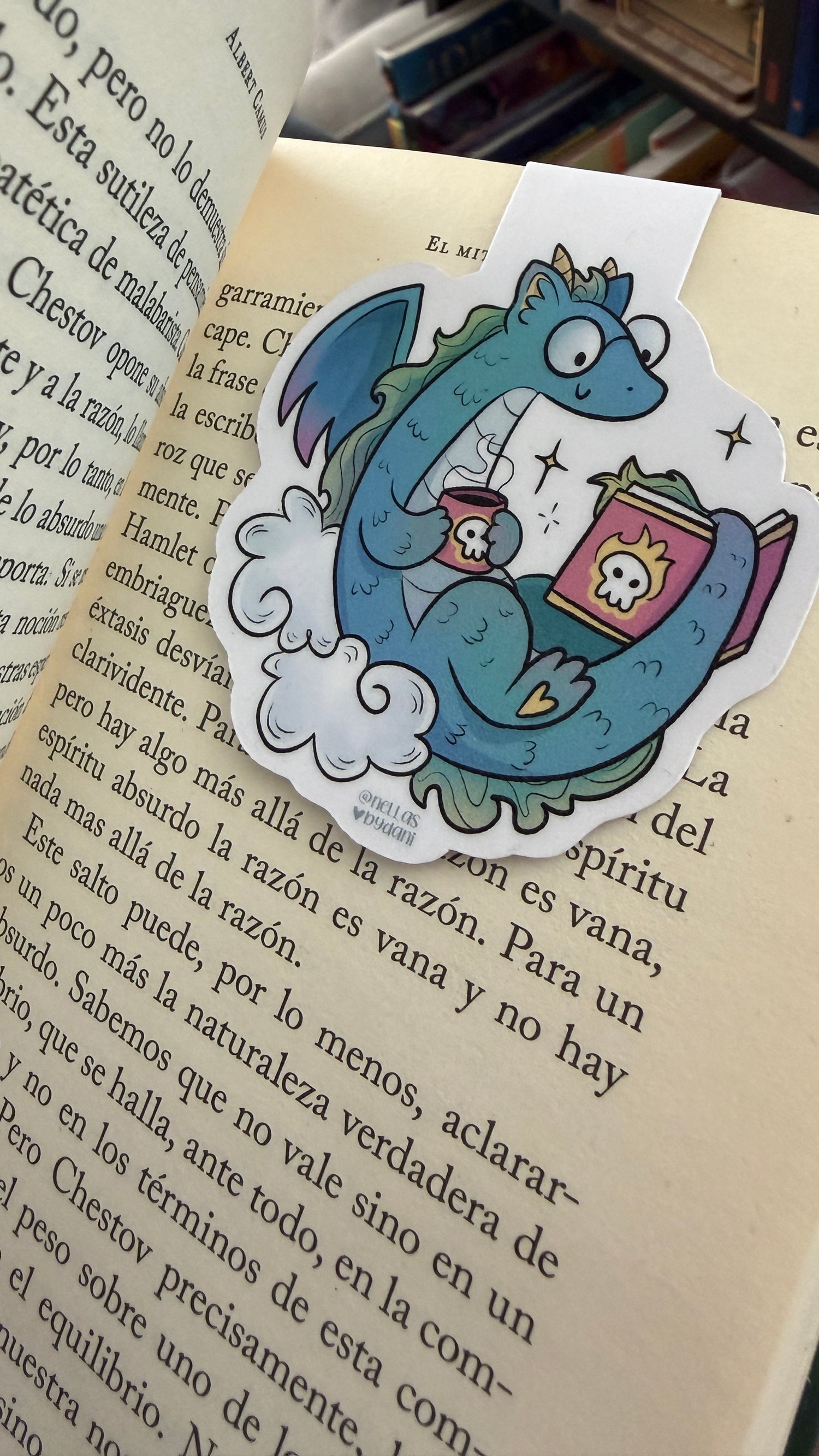 marcapáginas
marcapáginas magnético
bookmark
bookmark magnético
papelería ilustrada
regalo lector
regalos originales
accesorios de libros
dragoncito
ilustración original
