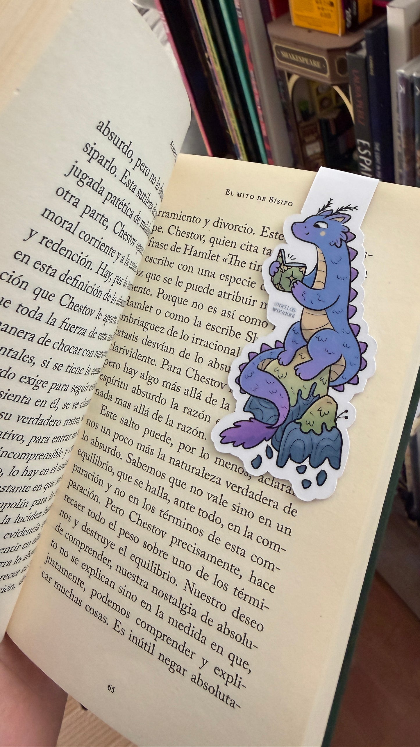 marcapáginas
marcapáginas magnético
bookmark
bookmark magnético
papelería ilustrada
regalo lector
regalos originales
accesorios de libros
dragoncito
ilustración original
